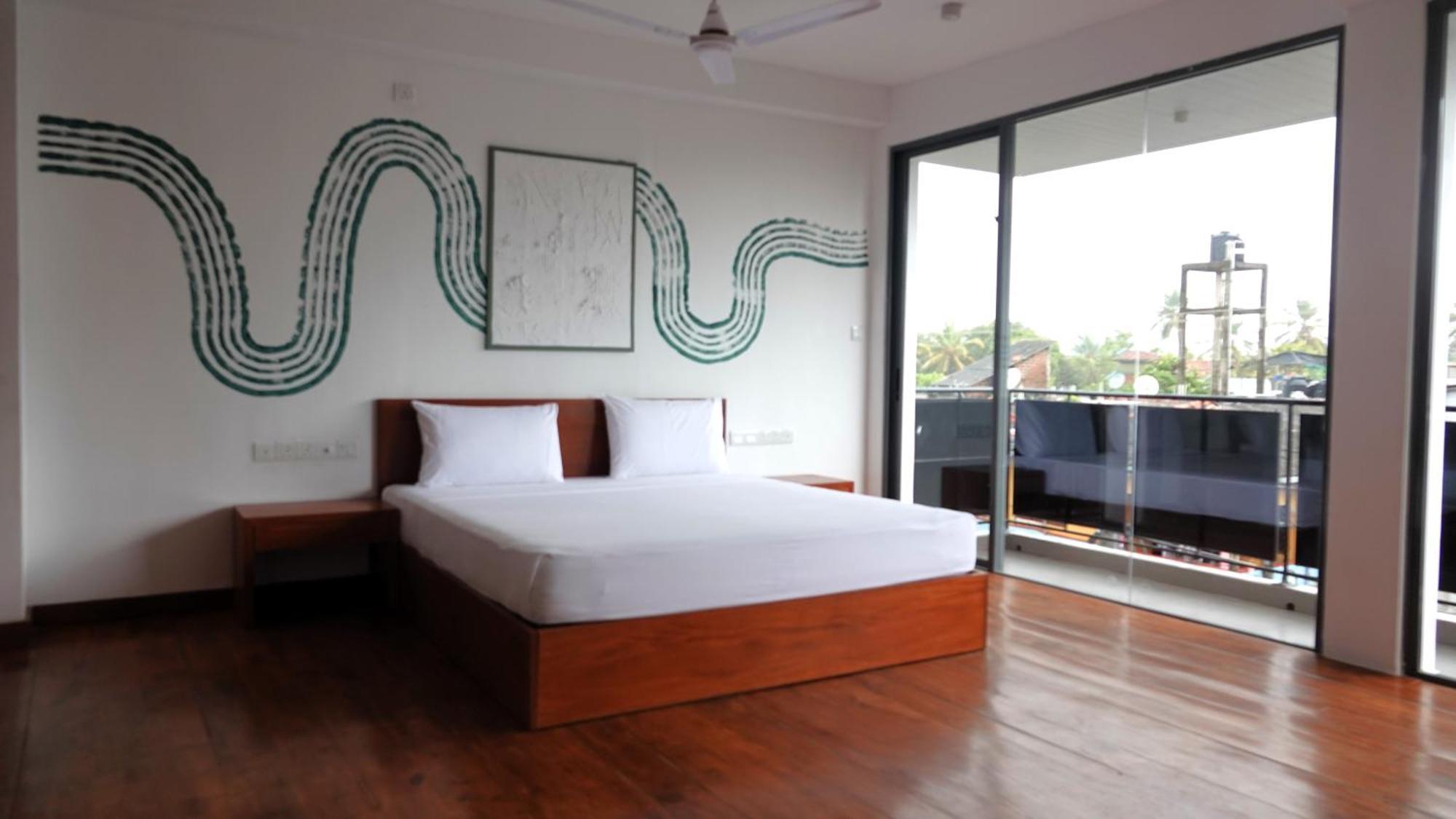 J Hotel 3*