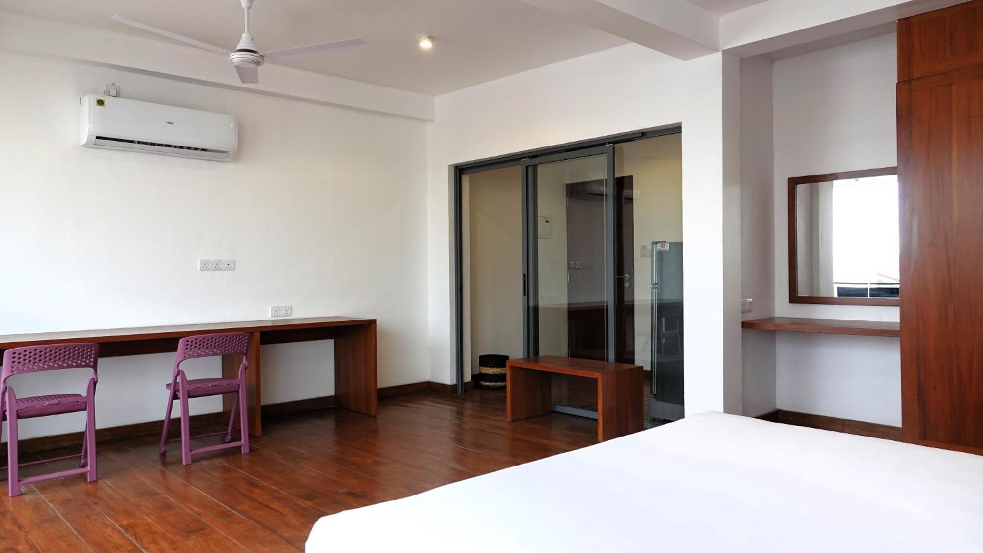J 3* Negombo