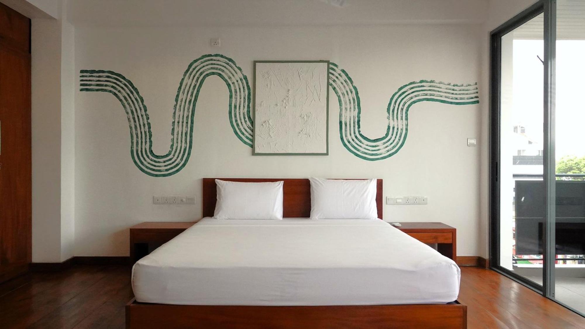 Hotel J