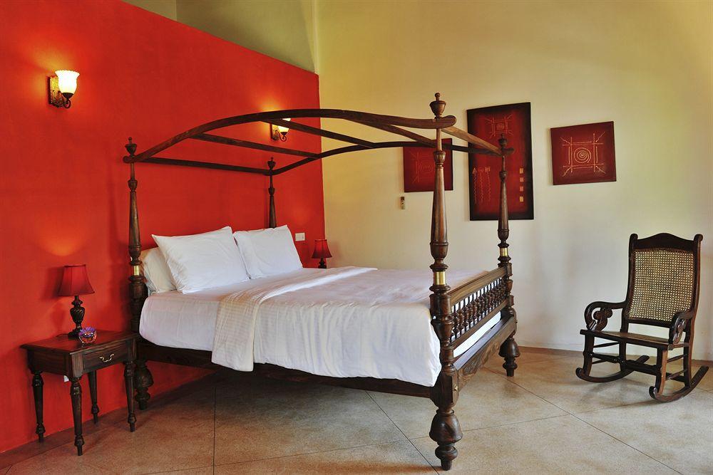 J 3* Negombo