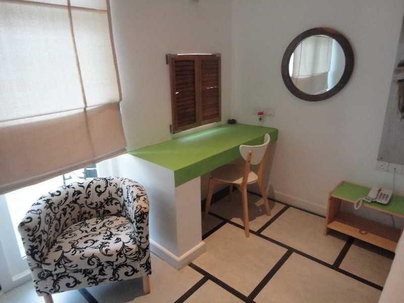 J Hotel Negombo