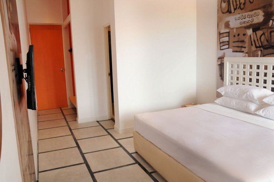 J Hotel 3*